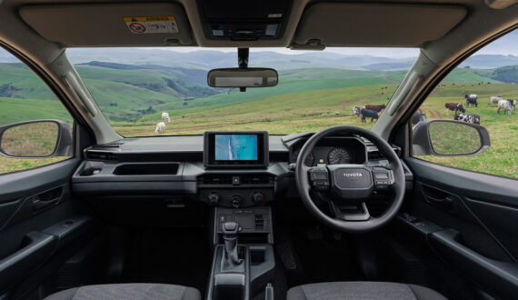 Toyota Hilux 4×2 Diff Lock or similar